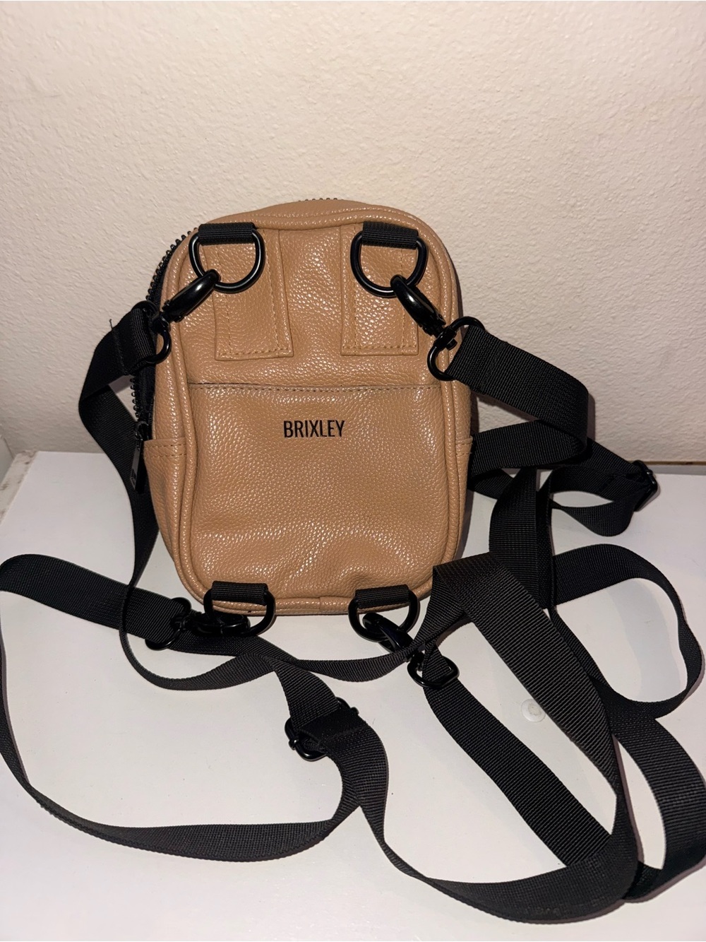 Leather dune Brixley crossbody bag backpack - Picture 2 of 5